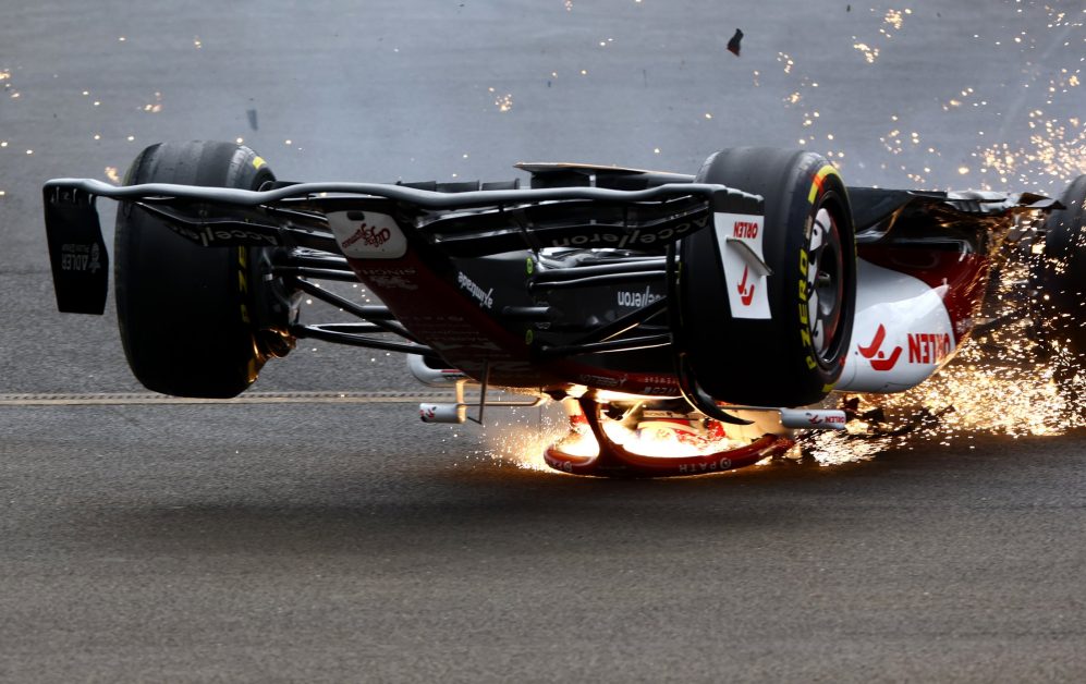 Accident Zhou la Silverstone