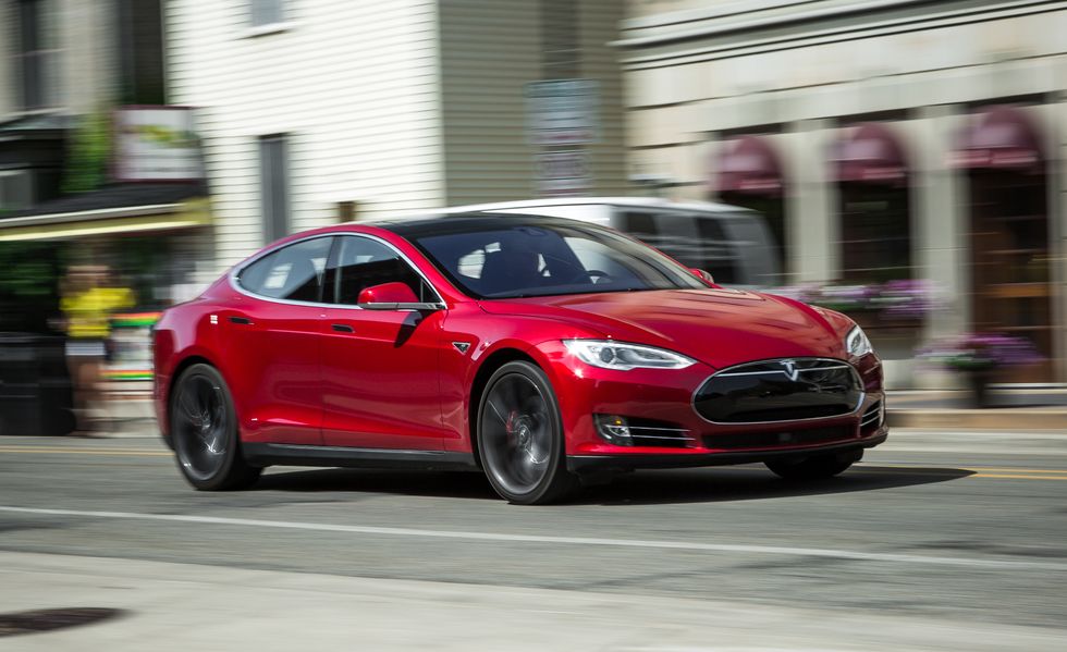 Istorie-2015-Tesla-Model-S-P85D-Flipbook