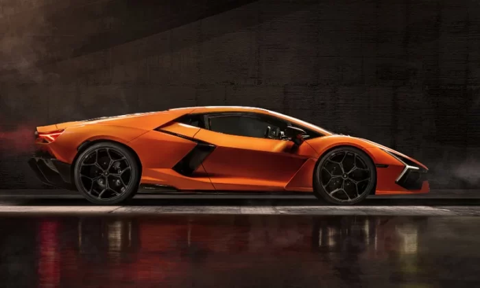 Lamborghini Revuelto 11