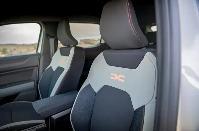 2024-dacia-duster-extreme-front-seats