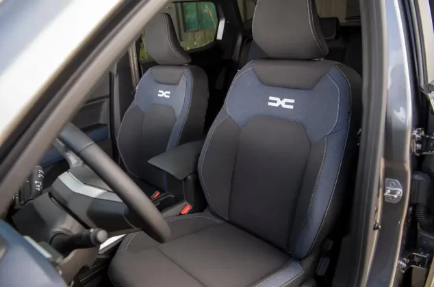 2024-dacia-duster-journey-front-seats